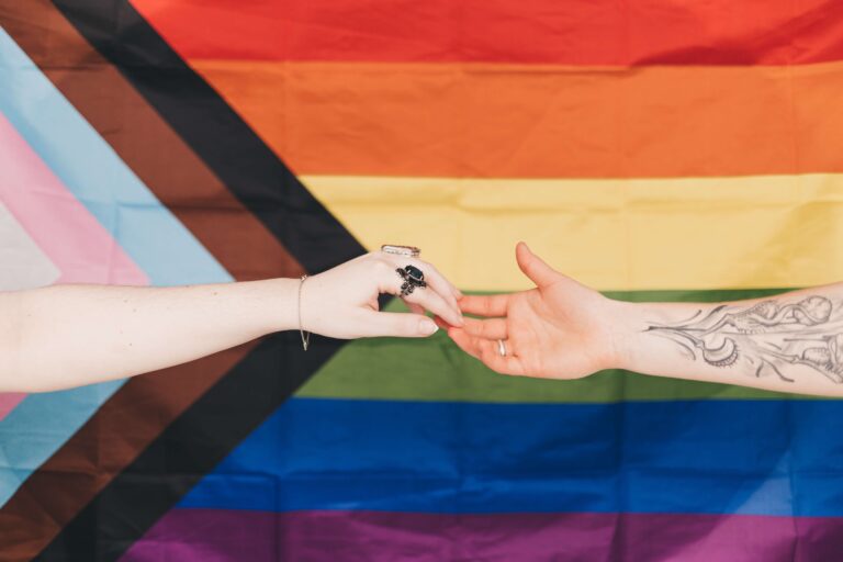Pride Flagge mit Trans - Ist Gendern SEO-tauglich?